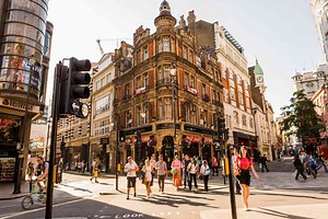 This London Neighborhood Has World-class Theater, Impressive Museums, and Cool Cocktail Bars