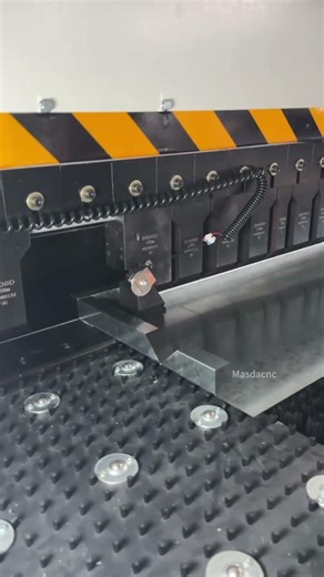 This bending machine makes sheet metal processing easier. #bendingmachine #panelbender #sheetmetal