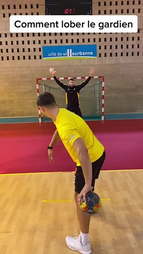 Technique de tir de penalty en handball : Comment lober un gardien