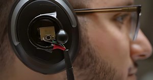 Sound-tracking headphones let you eavesdrop in multiple languages