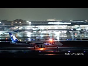 雨の東京羽田国際空港 飛行機の着陸と美しい夜景 Night View & Plane Spotting at Tokyo Int'l Airport - 4K UHD