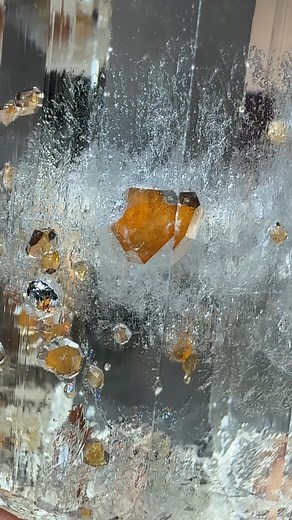 Have you ever seen a Topaz with Garnets inside? 💎 This amazing unpolished Topaz with Garnet inclusions is part of the Pohl Collection of Granada Gallery | Rocks for the Spirit