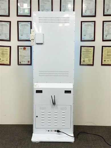 43-Inch Floor Standing Display with Camera – Ideal for Interactive Engagement