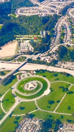 📍San Francisco International Airport — that moment when the sky decide to show off 💙✈️✨