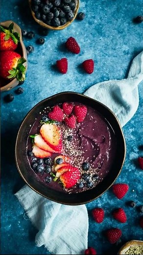 Making an acai bowl with only 4 ingredients #acaibowl #easyrecipe #healthy