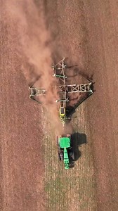 Das Pneumatische Sägerät PS 800 M1 wurde auf eine Kelly Kettenscheibenegge montiert. ⛓️🌱 Vorteile unseres PS 800: ✅ Exakte Querverteilung über die gesamte Arbeitsbreite ✅ Punktgenaues Ausbringen des Saatguts, unabhängig vom Wind ✅ Leichtes Einfüllen durch die große Behälter-Öffnung für Big-Bag-Befüllung ✅ Geschwindigkeitsangepasste Saatmengenausbringung & Vorgewendemanagement mit Sensorik 1 (optional) ✅ Großer Auslassstutzen | APV