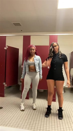 we hit every beat and clapped in sync🥹🥹🥹 #dance #dancetrend2026 #foryoupage #bestfriends #wlw @gнσѕт.