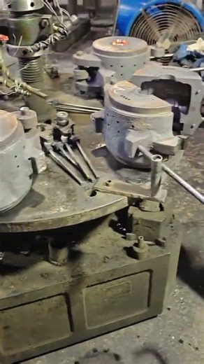 Alat khusus untuk mencetak botol kaca #shorts