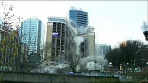 9.8K views · 153 reactions | అమెరికాలోని వర్జీనియాలో 48 ఏళ్ల క్రితం నిర్మించిన ఈ భారీ హోటల్ భవనాన్ని బాంబులు అమర్చి 12 సెకన్లలో కూల్చేశారు. #virginia #US #hotel | BBC News Telugu | Facebook