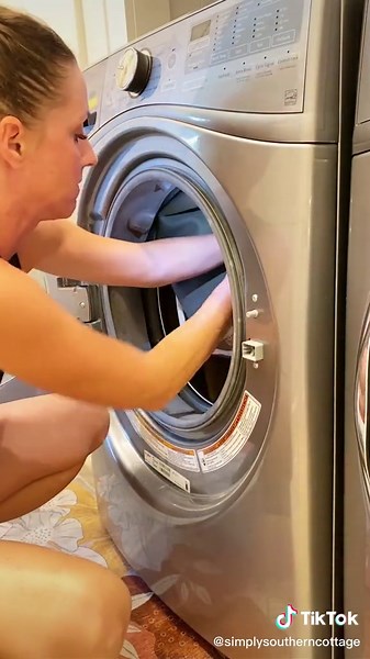 I get asked all the time about how to wash a @ruggable rug. Your wish is my command! Here you go! (Use code SIMPLYSOUTHERNCOTTAGE10 for a discount.) #ruggablepartner #washablerug #outdoordecor #homedecor #homedesign #frontporch #southernstyle #rugcleaning #rugcleaningtiktok #rugtok #rugcleaned @simplysoutherncottage