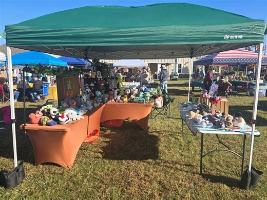 Good morning from The Crochet Zoo! First Christmas Market of the season today from 10am-3pm at the Silk Hope Christmas Magic event. Join us! #thecrochetzoo #crochet #christmas #christmasgiftideas #market | The Crochet Zoo