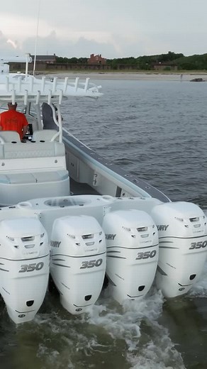 3 comments | Yellowfin 39 Offshore Quad Mercury 350HP Fully Loaded  $409k #yellowfinyachts #yellowfin39 #offshore #centerconsole #fishing #boating #boat | Silver King Yachts | Facebook