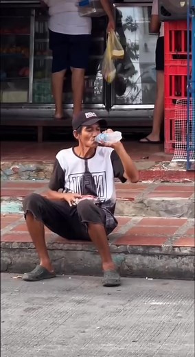 252K views · 2K reactions | #scareprank #funnyvideo #happy #troll #humor #scared #funny #prank #jokes #laugh #prankvideo #laughter #humor | M Funny Prank | Facebook