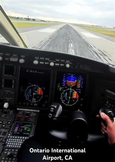 Challenger 300 at Ontario International airport, Ca #aviation #pilotviews #challenger300 #pilot