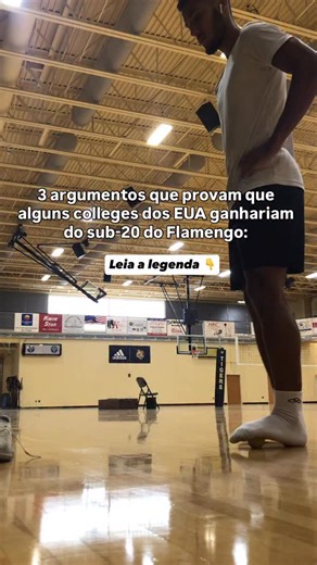 Gabriel Uemura | Futebol nos EUA on Instagram: "Os colleges dos EUA ainda são MUITO subestimados. Quando alguém compara college com base forte no Brasil, muita gente ri. Mas essa reação quase sempre vem de quem nunca parou pra entender quem joga lá, como treinam e em que ambiente competem. Aqui vão 3 argumentos que provam que alguns colleges dos EUA poderiam sim ganhar do sub-20 do Flamengo: ✅ Atletas do mundo inteiro Nos colleges dos EUA jogam atletas que vieram da base do Borussia Dortmund, Se