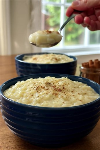 Old Fashioned Rice Pudding⭐️⭐️⭐️⭐️⭐️ This Old Fashioned Rice Pudding from deesviral is creamy, comforting, and just like grandma used to make. A simple, timeless dessert that warms both the heart and the soul. Ingredients 💕• 1 cup white rice (long-grain or medium-grain) 💕• 2 cups whole milk 💕• ½ cup heavy cream 💕• ½ cup granulated sugar 💕• 1 teaspoon vanilla extract 💕• ½ teaspoon cinnamon (optional, for warmth) | Healthy Girl Era