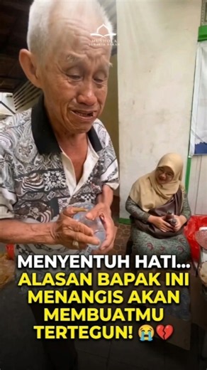 Lewat Depan Masjid Dalam Keadaan Lapar, Isak Tangis Acek Ini Pecah Saat Dipanggil Dan Diberi Makanan