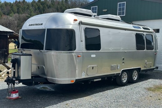 2023 Airstream Flying Cloud 25FB Travel Trailer