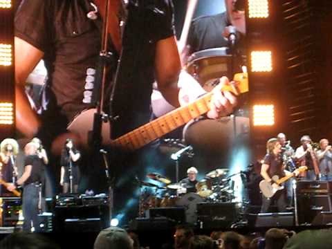 Keith Urban & Friends - "With a Little Help from My Friends" (2010 CMA Music Fest)