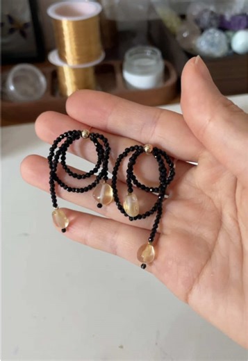 Black spinel loops with citrine drops earrings 💛✨#daintyjewelry #earrings #earringmaking #handmadeearrings #earringslovers