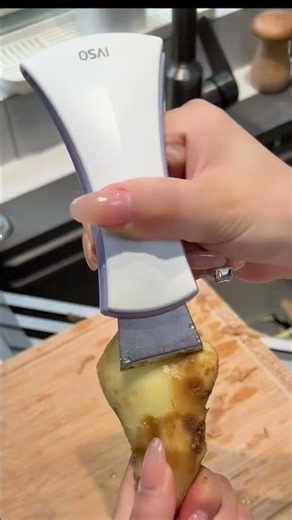 Speedy Veggie Peeler Hack 🍽️ #KitchenHack #MealPrepTool #FastPeeling