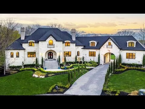 Tour of a luxury mansion in Indiana. Home from the inside for $ 2,200,000.
