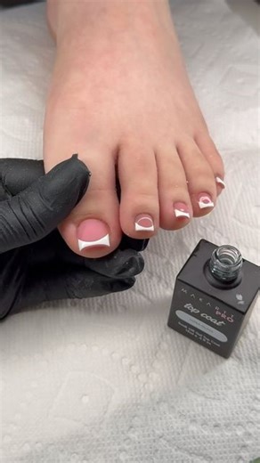 Seylah Jay on Instagram: "First set of acrylic toes I’ve EVER did on another person… what do yall think? 🤩 @makarttpro Ultra glass top coat | Use code SEYY to save 🎀 #makarttprobrandartist"