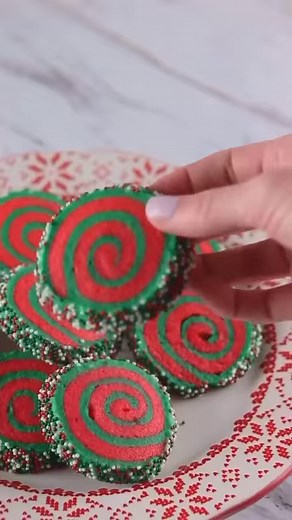 Christmas Pinwheel Cookies 🍪 These vintage inspired cookies are so festive and easier than you may think to make! For a beginner friendly version- use store bought sugar cookie dough and prepare th #cake #cakedecorating #cakes #cakepops #isitcake #cakesofinstagram #memes #meme #craft #crafts #cakeart #cakelover #prank #pranks #desser #shorts #reels #icecream | Human Anatomy