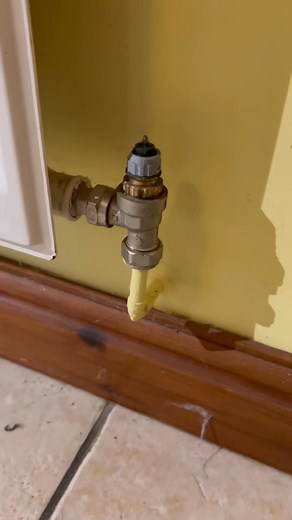 Easy money fixing stuck rad pins and showing the rad heating up! #amsr #plumbing | Asmr Reel