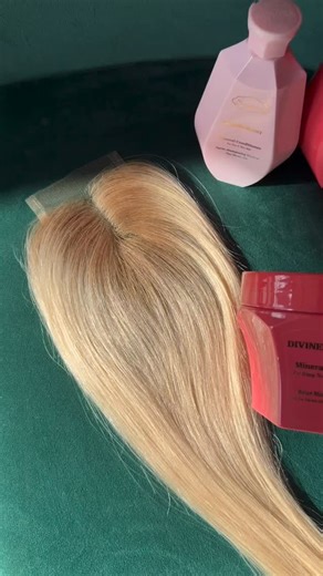 I’m very intentional about what I put on hair, especially extensions. If it doesn’t protect the integrity of the hair long-term, it doesn’t stay in my rotation. That’s why I reach for @saphira ❤️. ✨ Divine Curls Cream I use this when hair needs definition without weight. It enhances natural texture, softens frizz, and keeps curls touchable — never stiff. It allows movement while maintaining control, which is non-negotiable for me. ✨ Volume Boost This is my go-to for lift without buildup. I use i