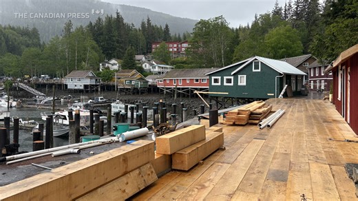 Northern lights inspire recovery, year after fire in Telegraph Cove, BC