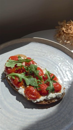 Garlic Tomato Cheese Toast 😍 easy open sandwich #toast #sandwich #goodfood #goodlife