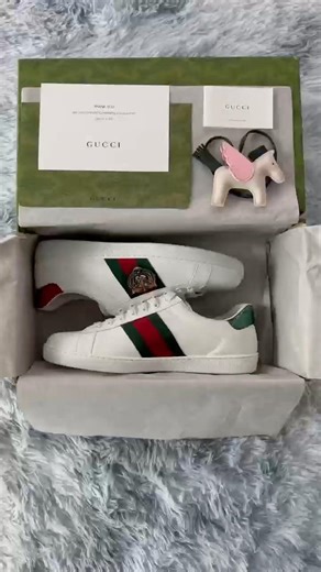 This Gucci Ace Tiger Sneaker Unboxing is insane 🐯