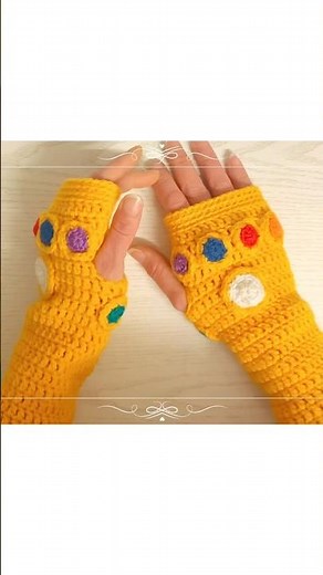 Infinity Gauntlet fingerless gloves #crochet #freecrochetpattern
