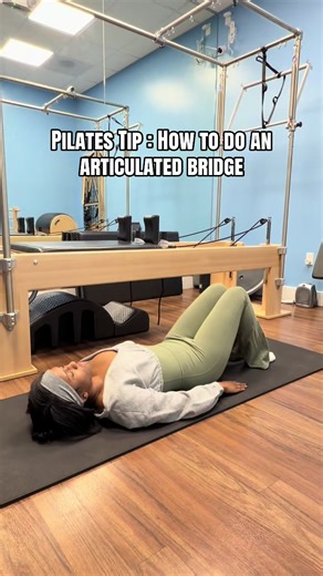 Pilates tutorial for March Matness day 3 : Articulated Bridge. Articulate each vertebrae as you peel your spine away from the mat #matpilates #marchmatness #articulatedbridge #clubpilatesnewhaven #pilatesisforeverybody