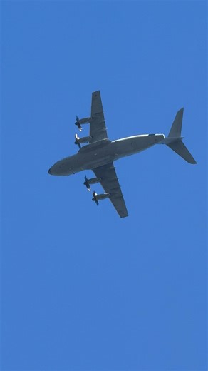 Airbus A400M Atlas preparing for final approach into Brize Norton #airbusa400m #brizenorton