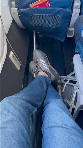 How I Scored an Emergency Exit Seat on a Boeing 717-200 with Amazing Legroom! ✈️💺