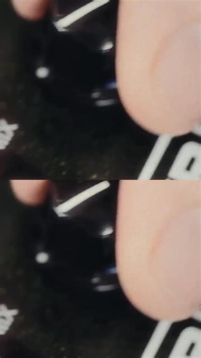 🎶 MXR CARBON COPY DELAY 🎸 Ako ste ikada svirali s MXR Carbon Copy delay pedalom, sigurno poznajete njezin topli analogni ton, bogatu modulaciju i prepoznatljivi “bucket-brigade” karakter koji je postao standard na pedalboardima diljem svijeta. 🎛 Dostupna je u tri izvedbe – za svaki pedalboard i svaki stil sviranja: 🎸 🎸 Carbon Copy Analog Delay M169 Izvorni model. Čist, organski analogni zvuk s do 600 ms delayem i klasičnom modulacijom. Topao, muzikalno bogat i uvijek inspirativan – pravi iz