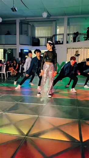 Baile Moderno Reggaeton: Vestuarios y Coreografías para Tus 15 Años