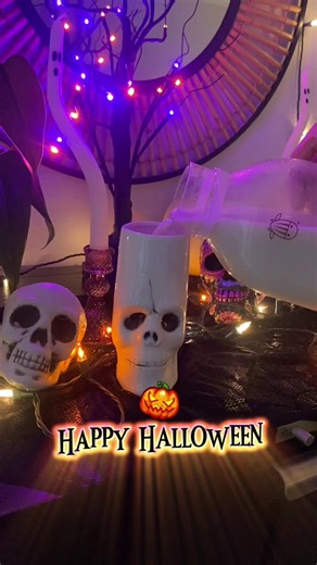 Halloween mood 拏 Have a mischievous weekend, friends!  #HappyHalloween | Almond Cow | Facebook