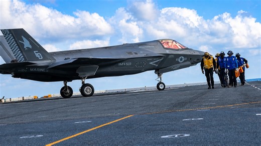 Amerikaanse marineschip voert F-35B-vluchten uit