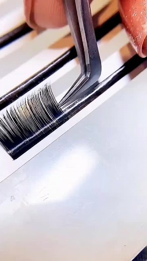Mastering Volume Lashes: Precision Application Techniques