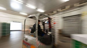 Tödlicher Arbeitsunfall in Bayern: Mann von Gabelstapler erdrückt