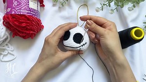 DIY: Esfera de Jack Skellington para Decorar Tu Casa con Estilo, (Se que estamos lejos de navidad pero guarda el tutorial para hacerlo con tiempo😆😅 y no dejarlo a ultimo momento como yo) | Hebras Crochet