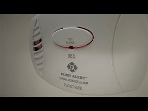 First Alert Plug-in Carbon Monoxide Detector with Battery Backup