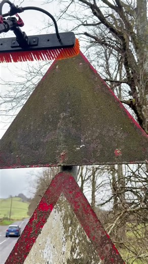 So satisfying #signcleaning #pressurewashing #satisfying #cleaning #asmrcleaning