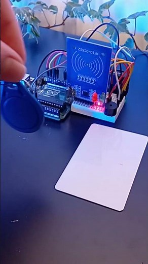 Arduino RFID access system with visual and sound feedback
