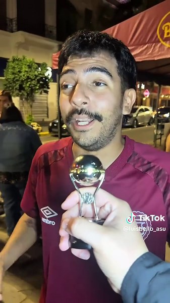 Celebración del Fútbol en Asunción con la Hinchada de Lanús