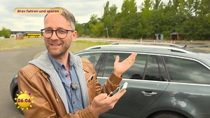 Verkehrserziehung durch Rabatte - funktioniert das? 🚗 Bei einem Telematik-Tarif bewerten Apps das Fahrverhalten und übermitteln die Daten an die Autoversicherung. Wer brav fährt, kann damit bares Geld sparen. Wäre das auch was für euch? 💸 #AusderSendung #watch ☕ #FFS gibt es von Montag bis Freitag - ab 05:30 Uhr in SAT.1. | SAT.1 Frühstücksfernsehen