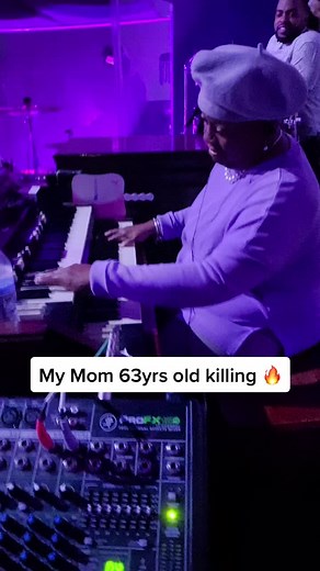 Powerful Church Music Performance with Hammond B3 Organ